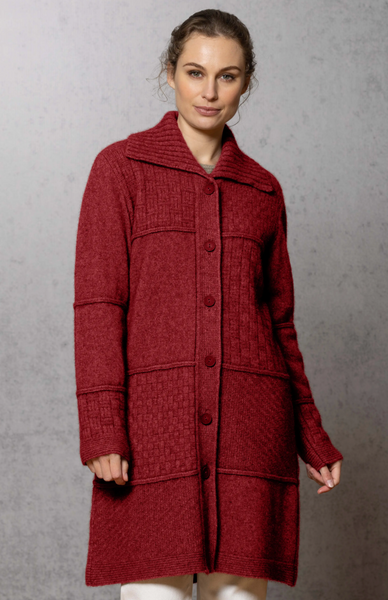 Noble Wilde Women's Vagabond Coat Sangria Possum Merino Mantel 2024